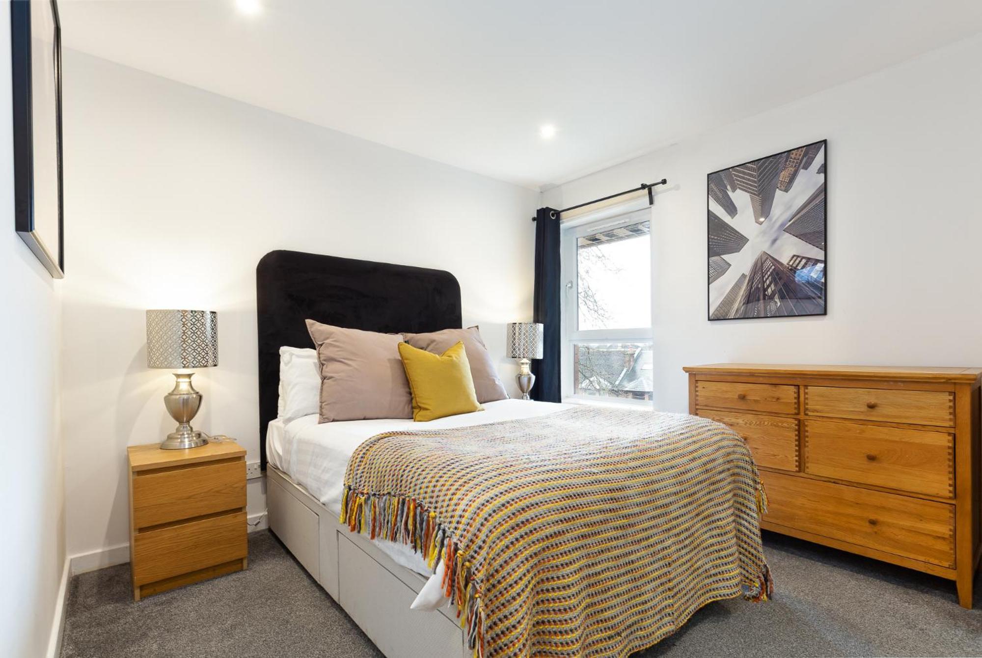 Modern 2 Bed Broompark/Central Apt. With Parking Glasgow Zewnętrze zdjęcie